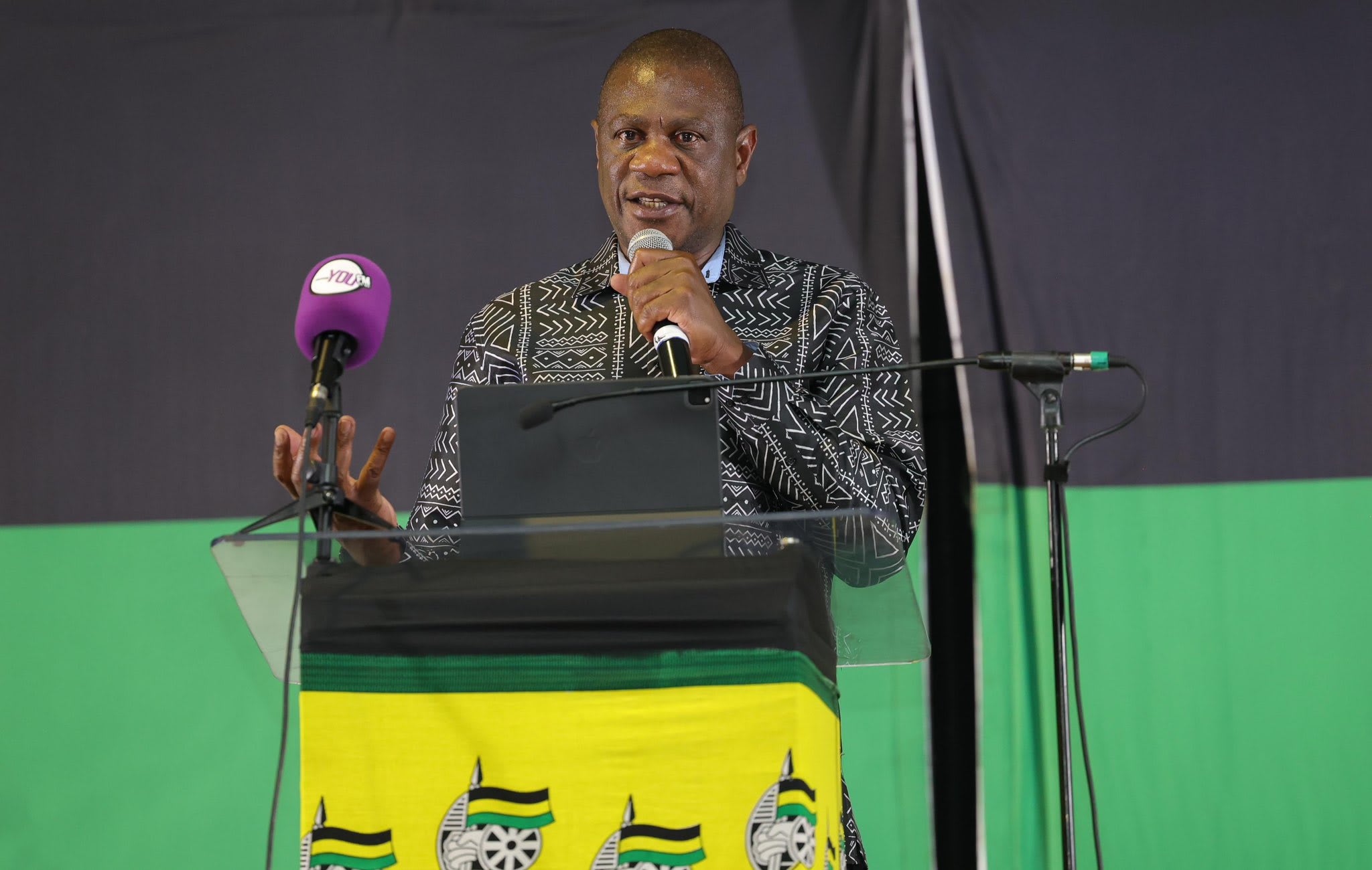 Photo:Mashatile urges unity this Christmas – South African Daily