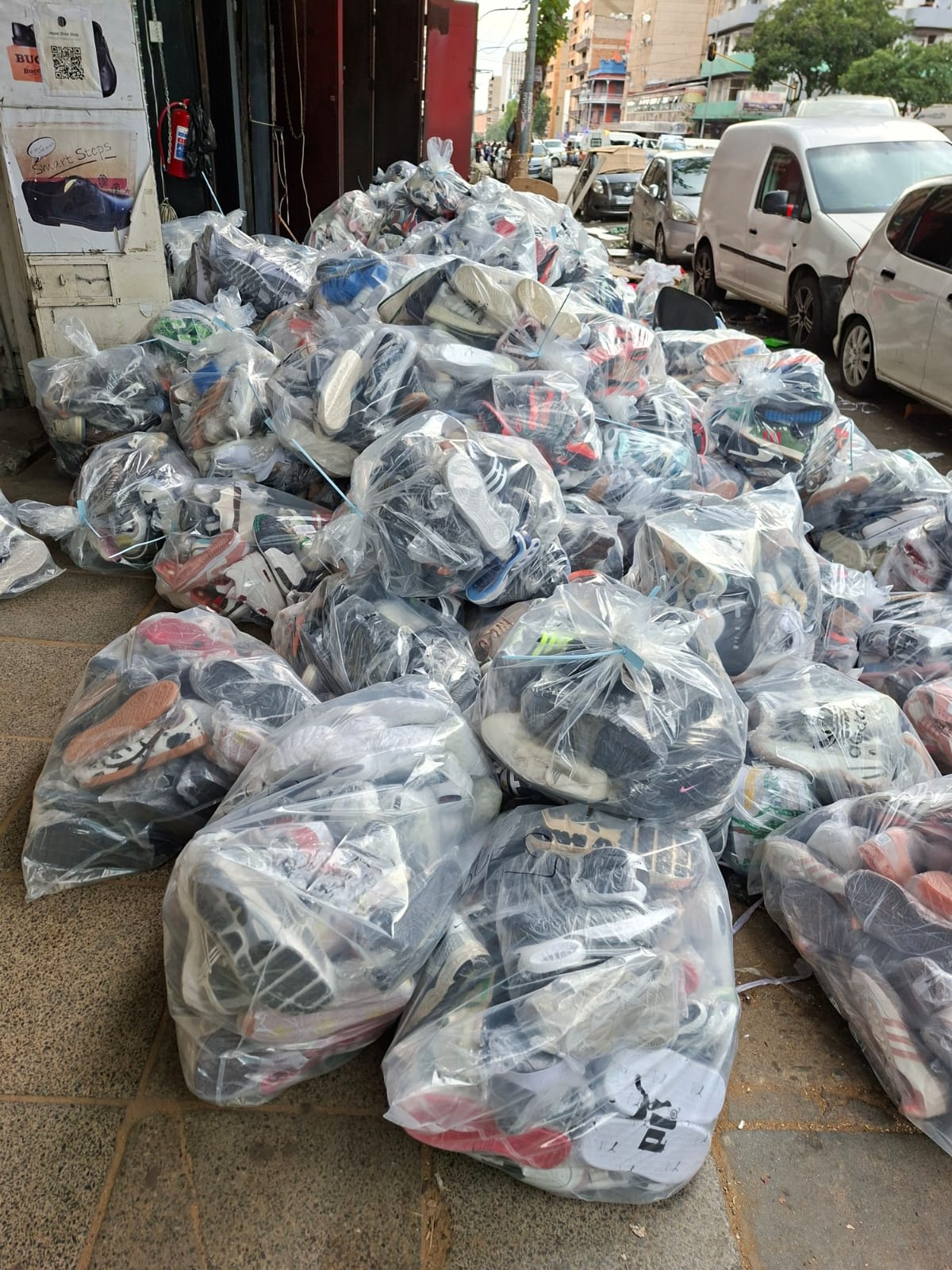 Photo:R350m illicit goods seized, 33 arrested nationwide– South African Daily”