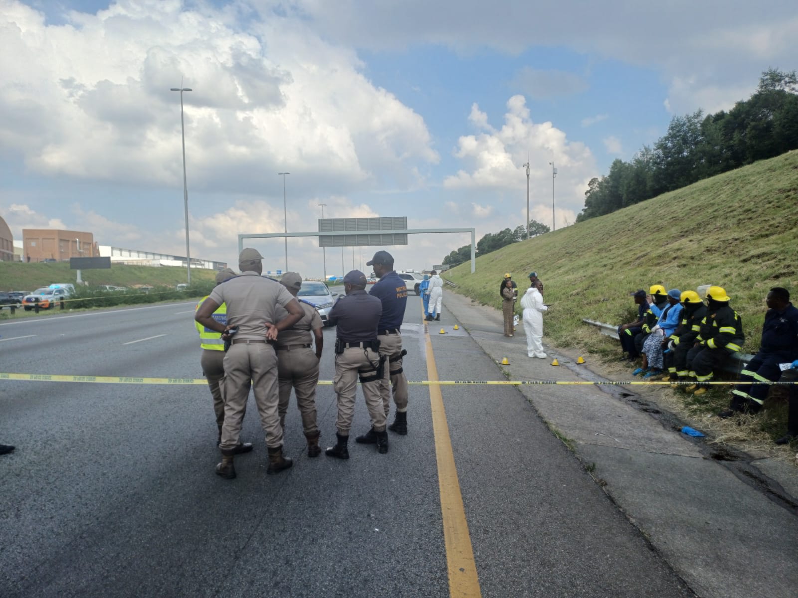 Photo:Three suspects killed following robbery, shootout on N12 – South African Daily