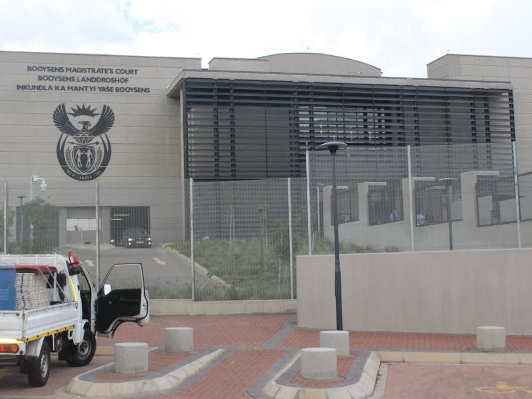 Photo:Two killed in shooting at Booysens Magistrates’ Court – South African Daily