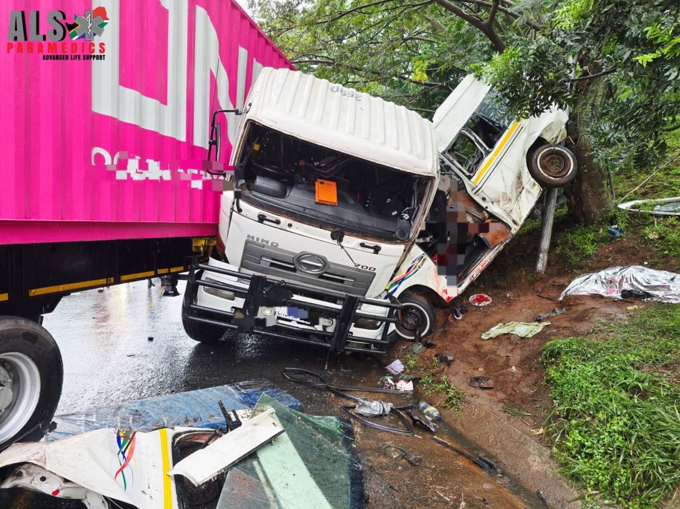 Photo:11 killed in R102 Isipingo crash – South African Daily”