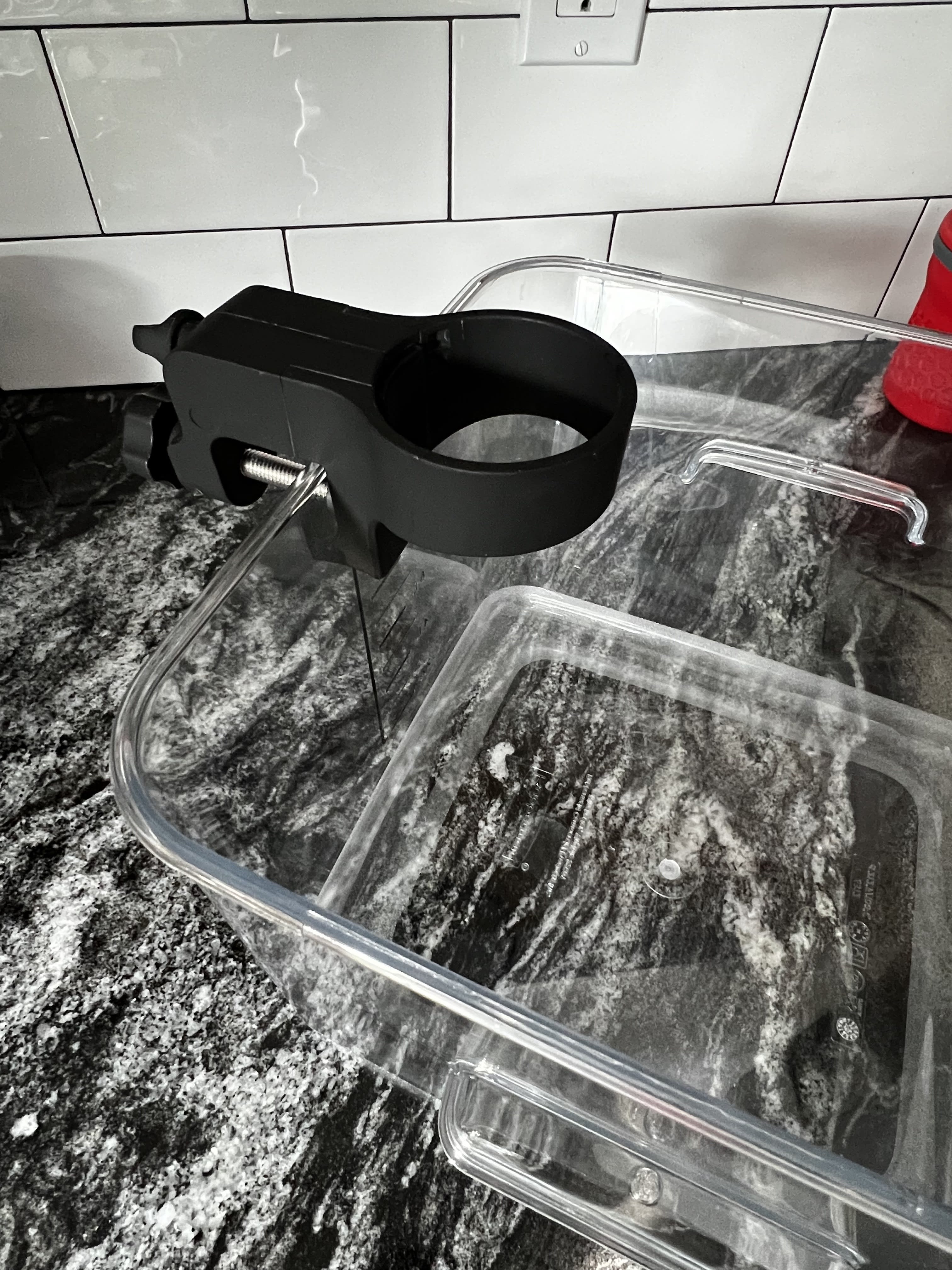 Sous vide cooker cradle