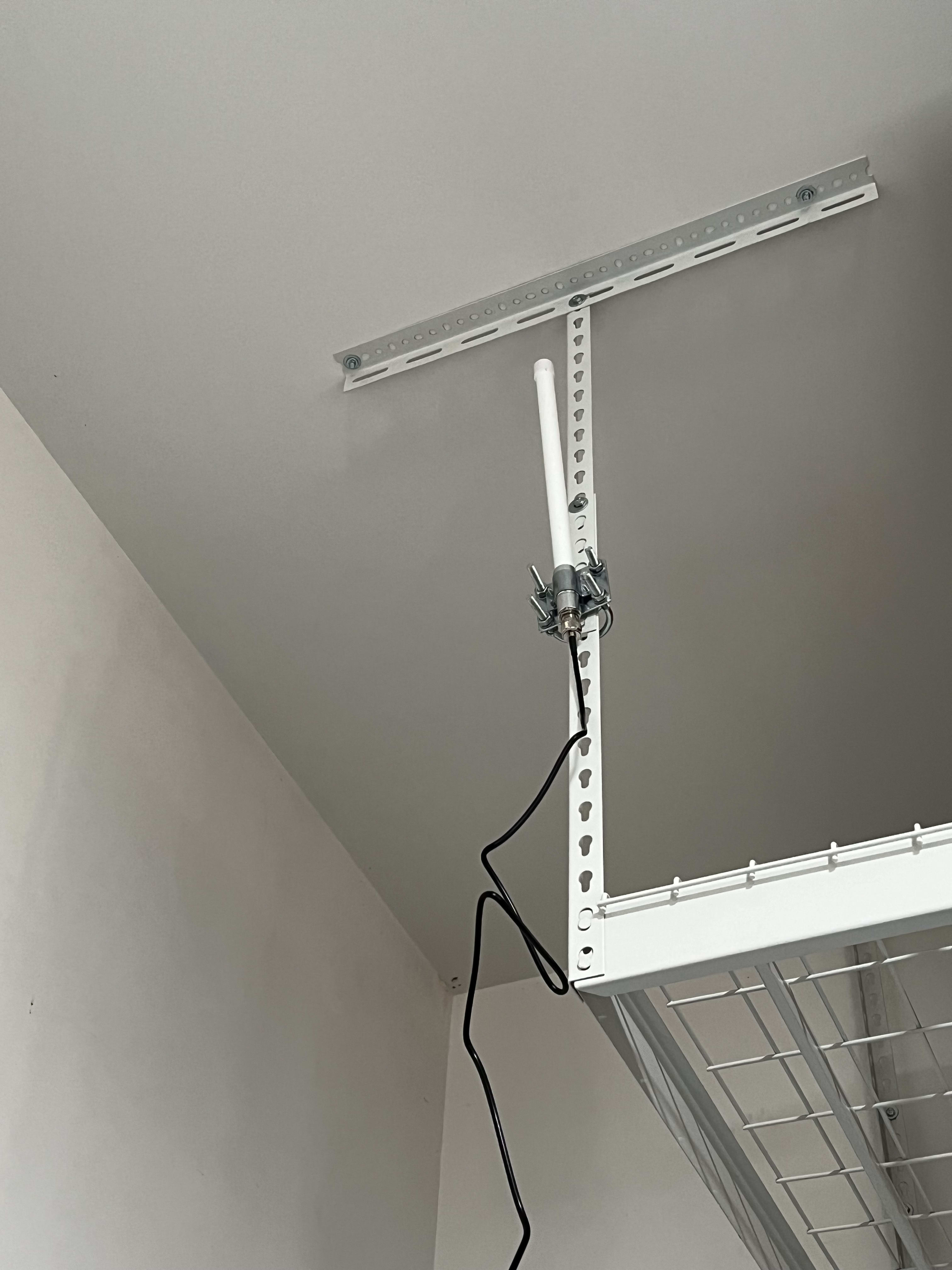 A shoddy antenna setup