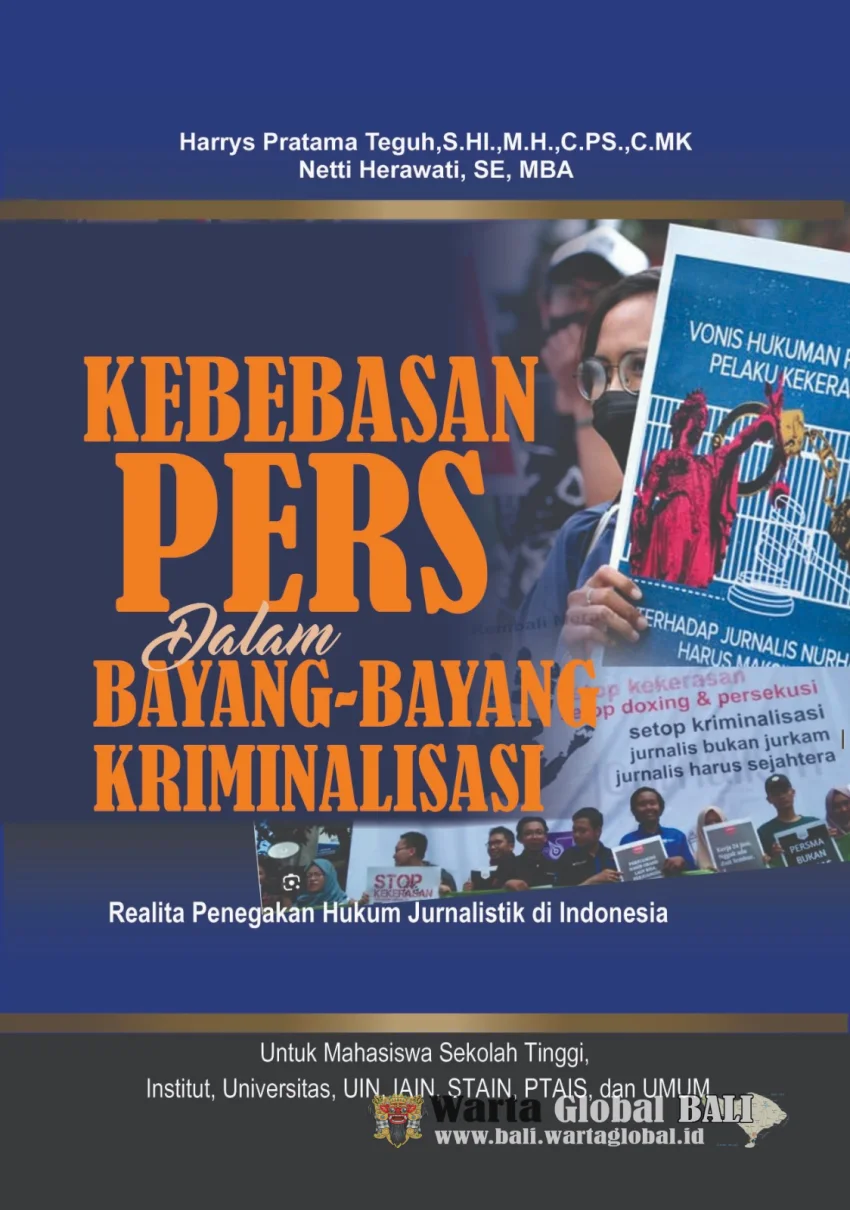 
Direksi Media Online WartaGlobal
 Menyerahkan Buku *Kebebasan PERS Dalam Bayang - Bayang Kriminalisasi* Pada Ketua Bawaslu I Putu Agus Tirta Suguna  Buku 