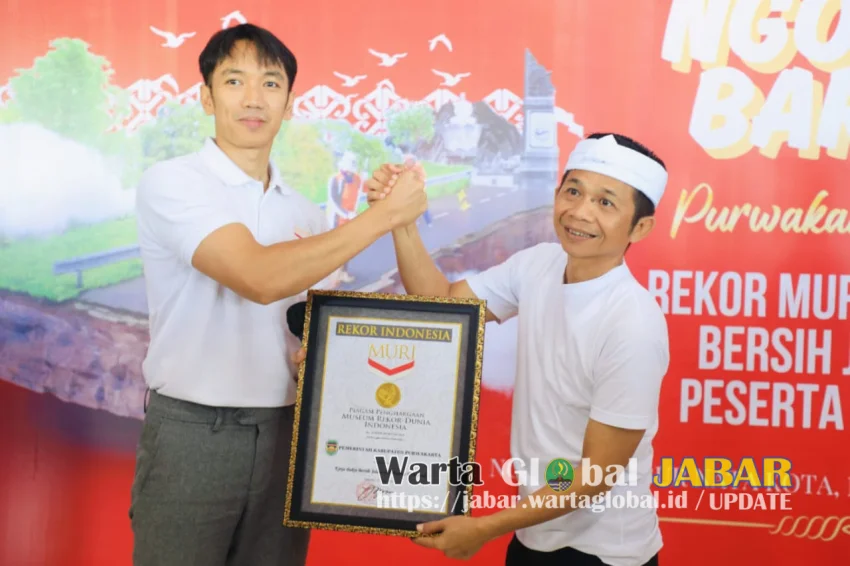 Rekor MURI Dari Program Ngosrek Atau Bersih-Bersih Jalan,Di Raih Oleh Peserta Terbanyak 