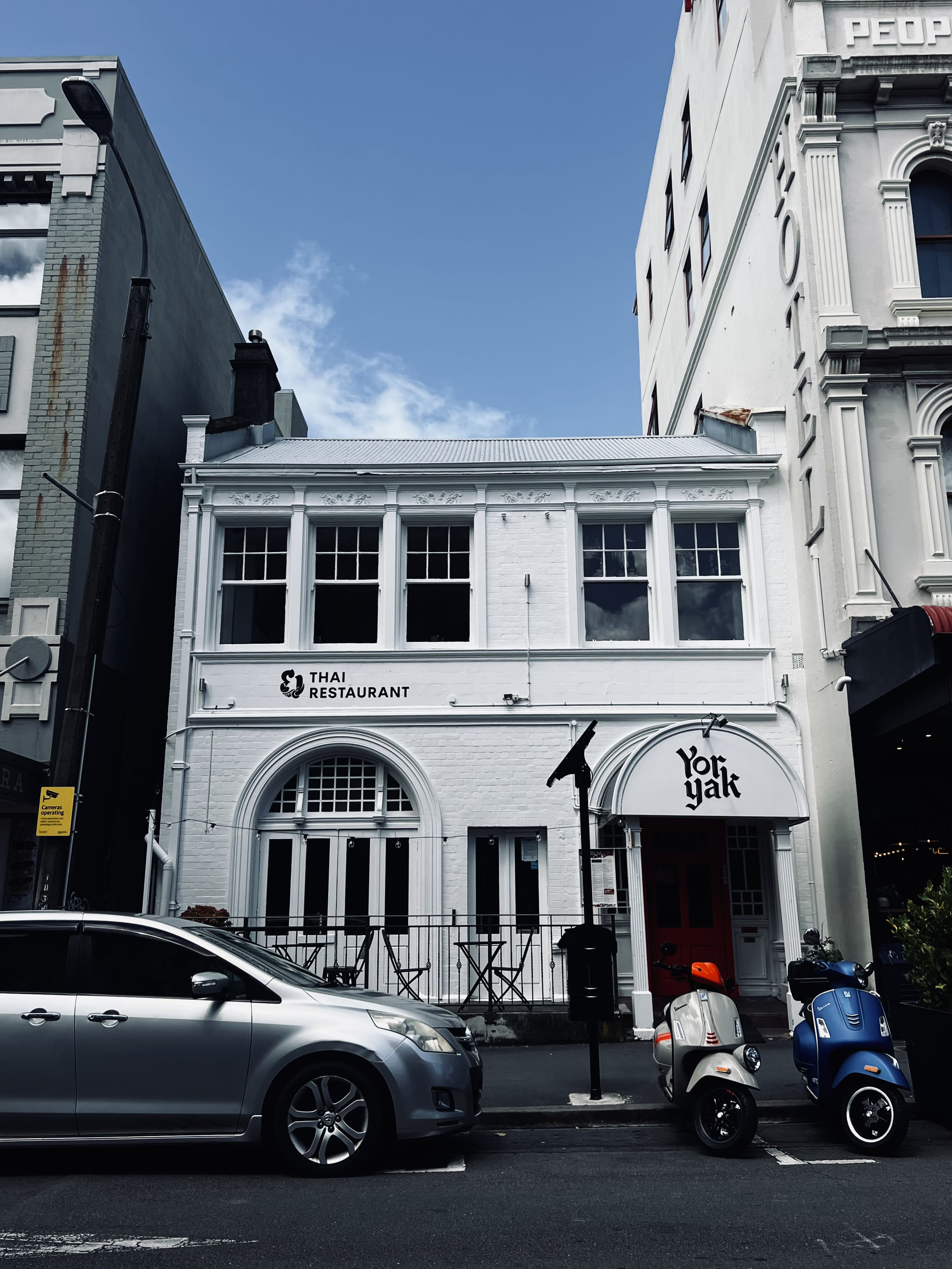 Yor Yak exterior