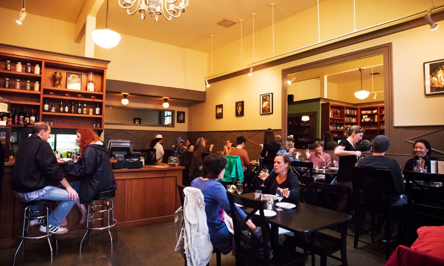 ロイド・ディストリクトのダイニング | オレゴン州ポートランド