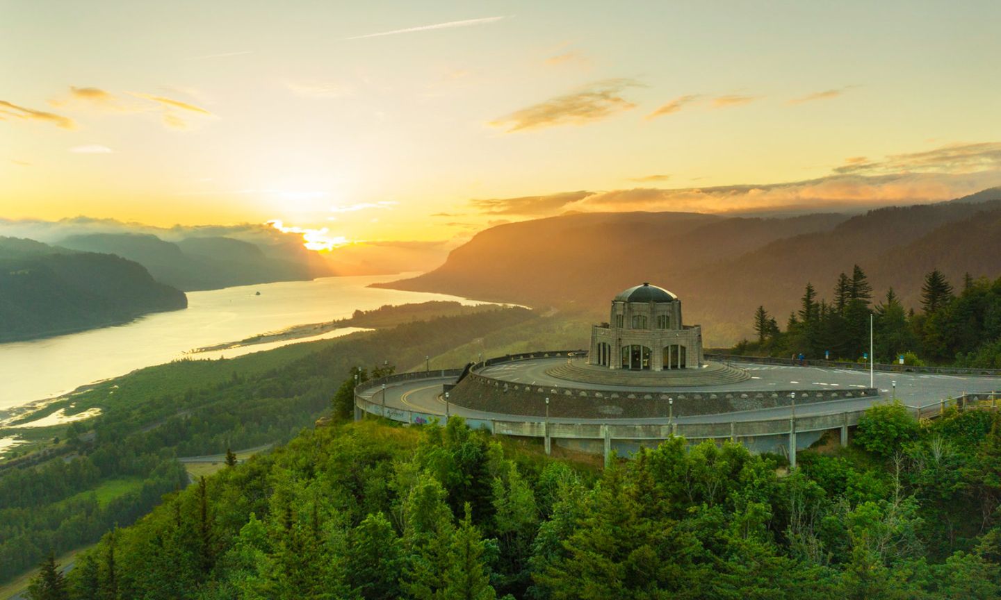 Columbia River Gorge  Stunning Natural Beauty at Hood River