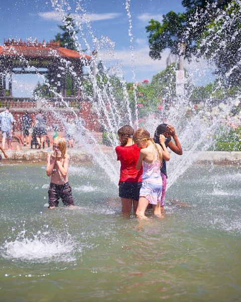 kids splash in the fountain at peninsula park
