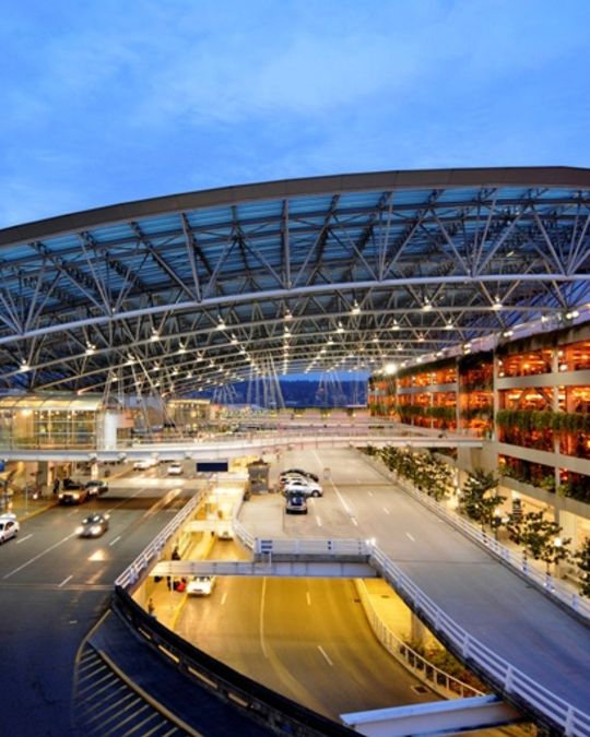 wide shot of PDX airport arrival/departure canopy