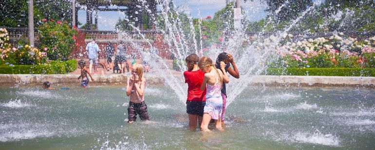 kids splash in the fountain at peninsula park