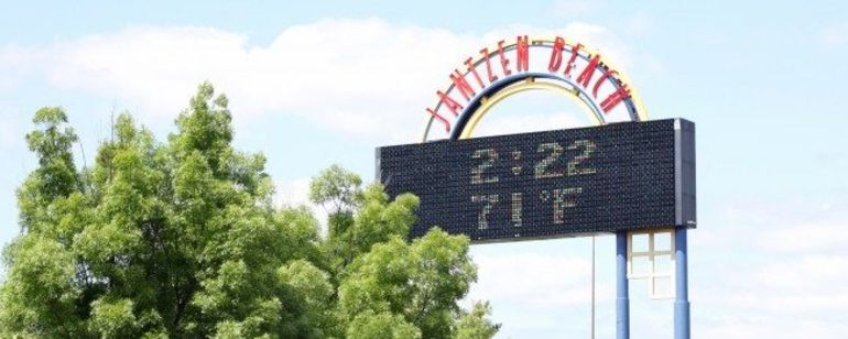 outdoor sign at Jantzen Beach Center