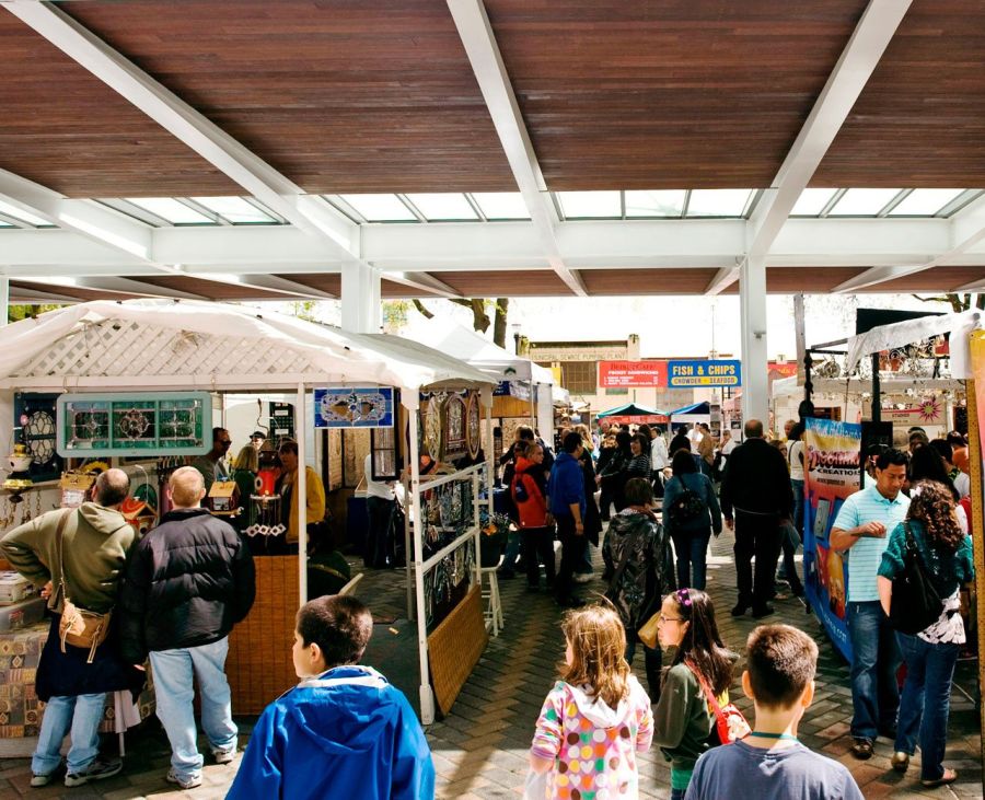 Shoppers at Portland Saturday Market