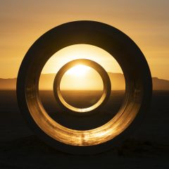 Thunderstruck 2.0: black hole sun