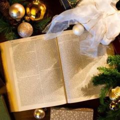 A Pittock Mansion Christmas: Wonderful World of Books