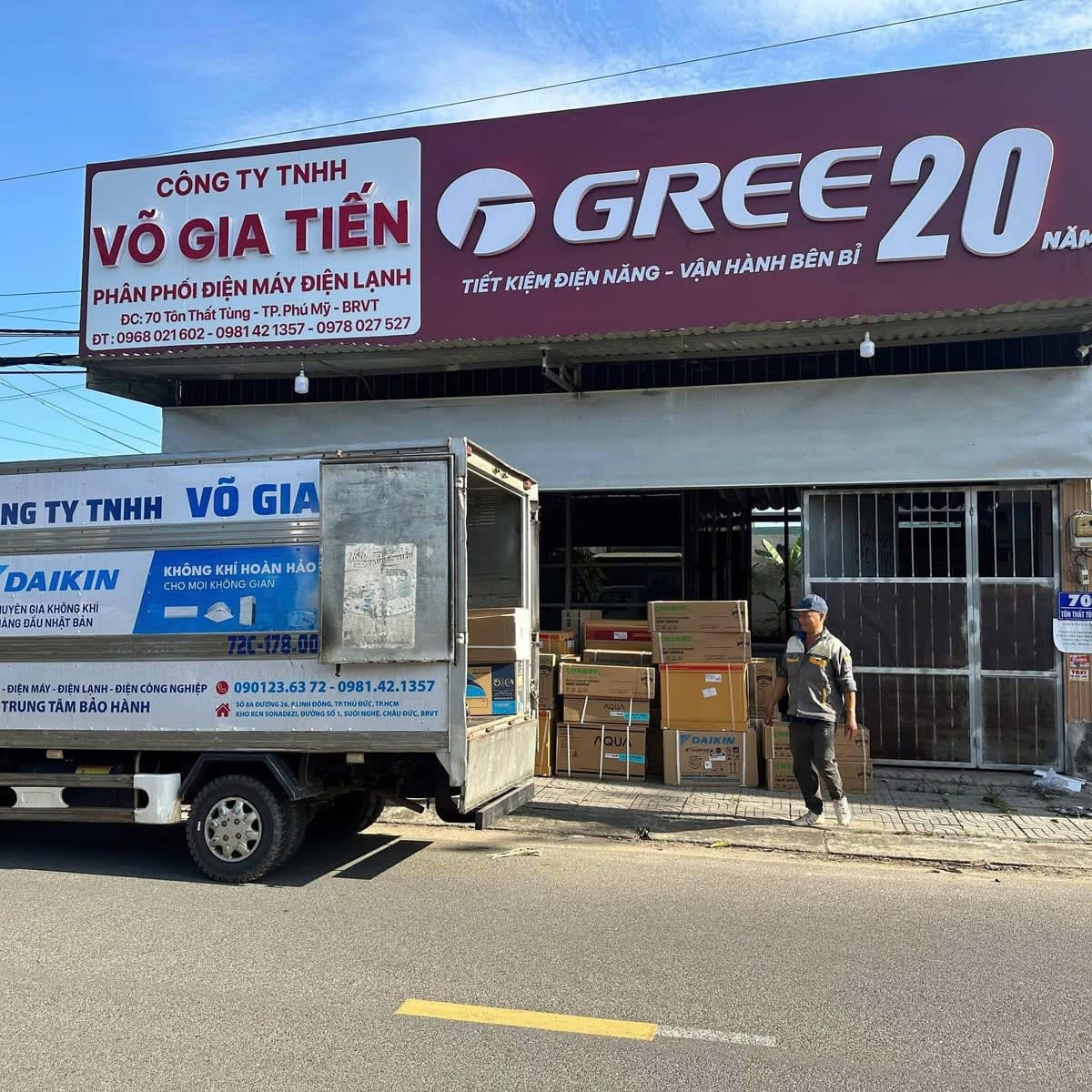 Giao hàng máy lạnh Daikin và Gree