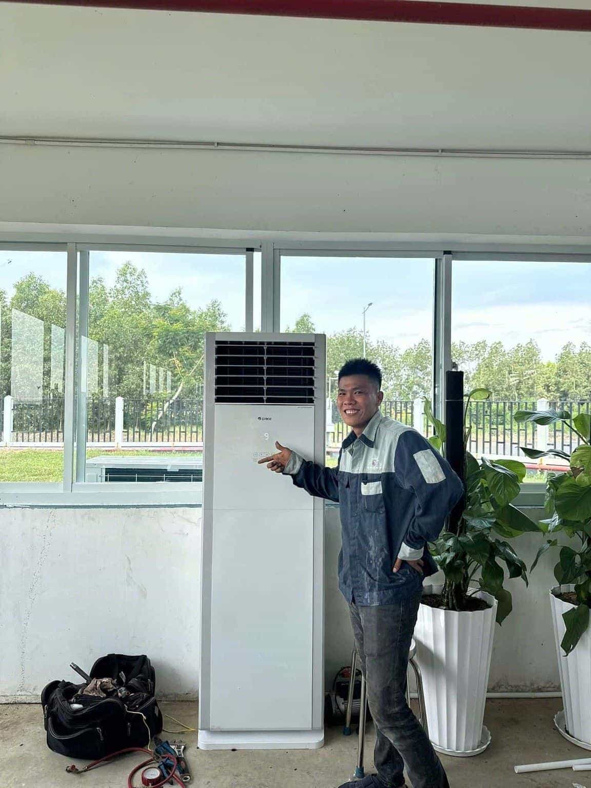Lắp đặt máy lạnh âm trần nối ống gió tại công trình văn phòng