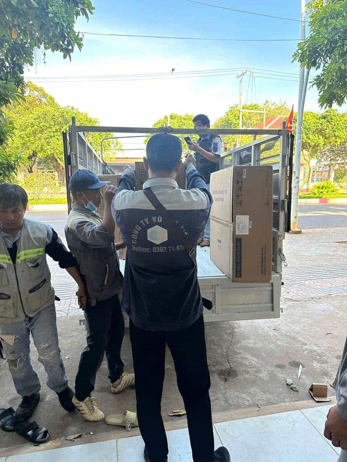 Bốc xếp máy lạnh công nghiệp