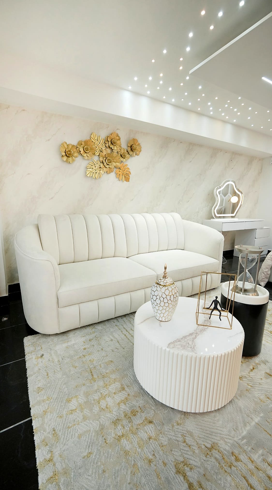 Sofá Portofino – Sofá Moderno Curvo en Tela Beige miniatura 1