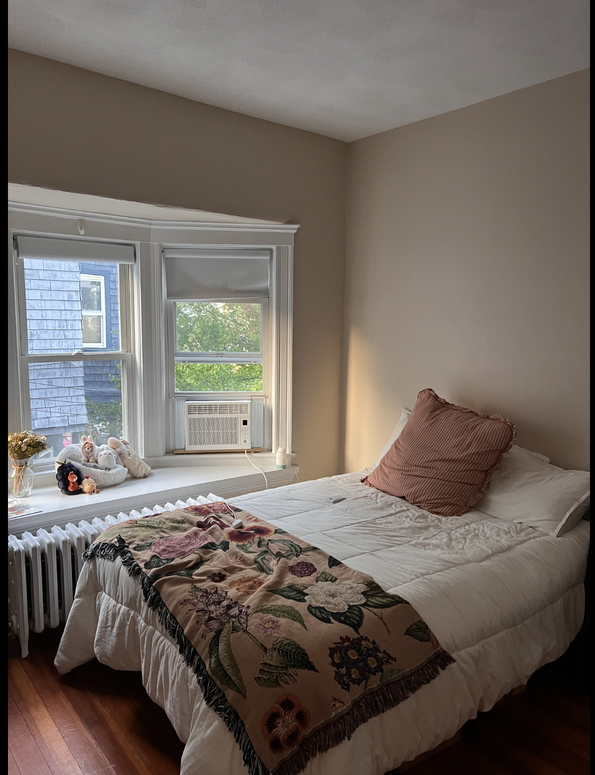 Summer 2024 sublet near Tufts — photo 1