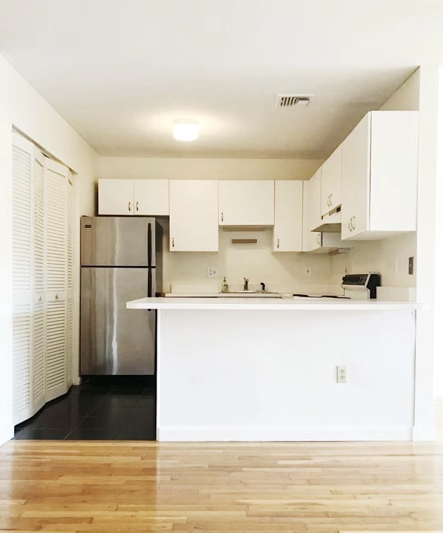 Summer 2024 sublet near Tufts — photo 1