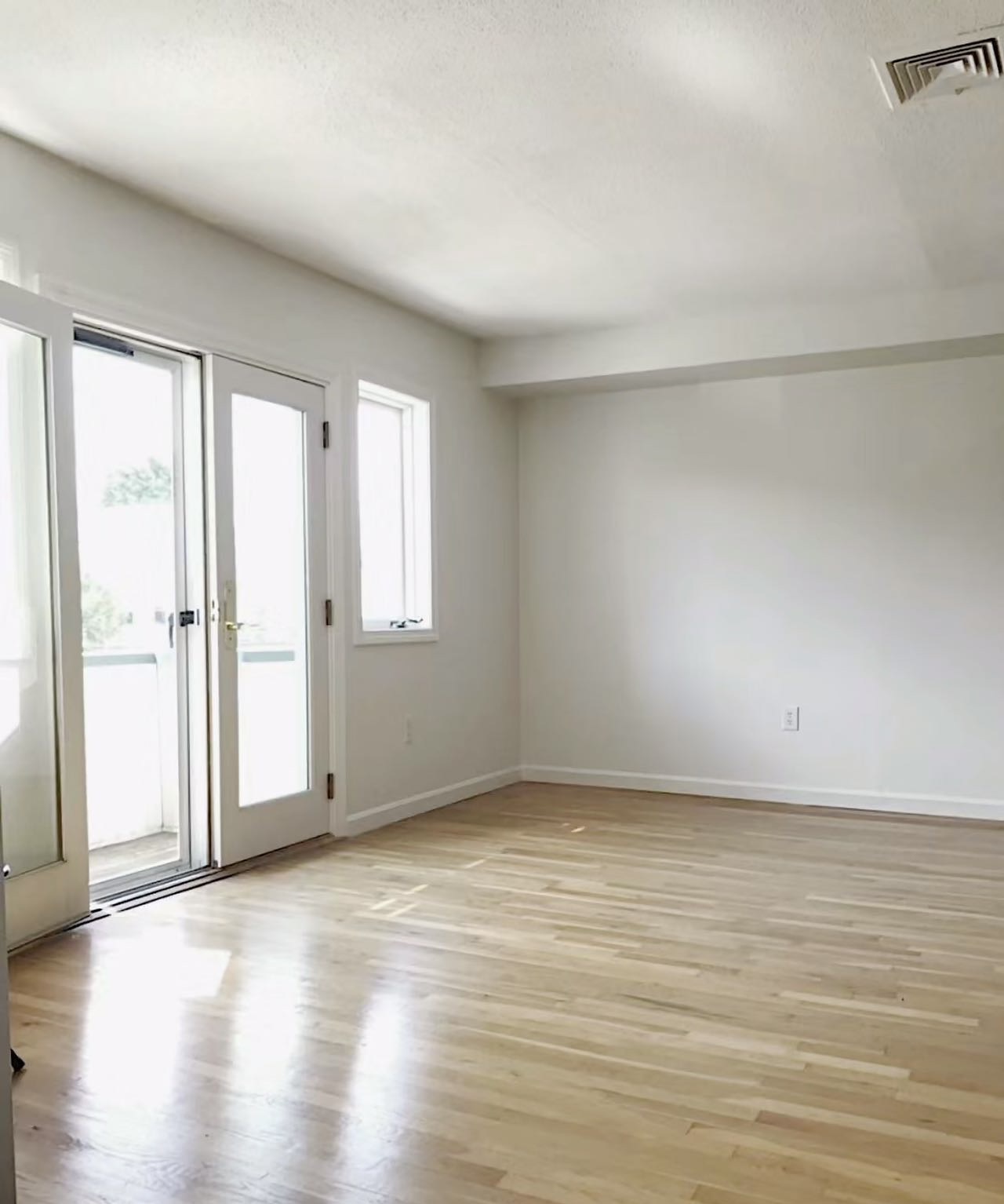 Summer 2024 sublet near Tufts — photo 3