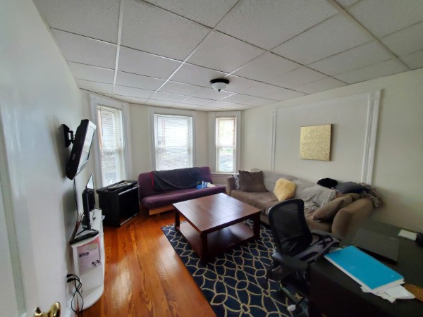 Summer 2024 sublet near Tufts — photo 3