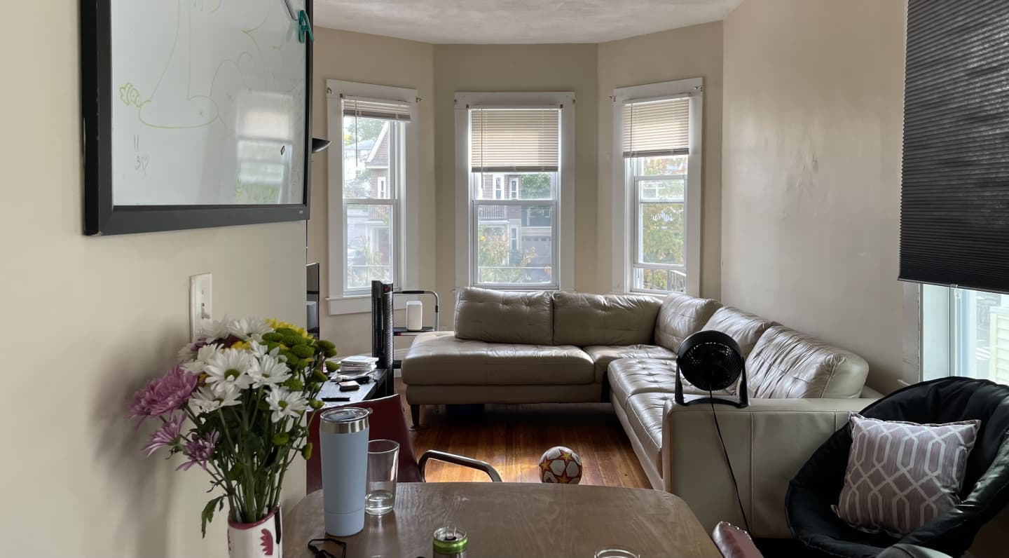 Spring 2025 sublet near Tufts — photo 2