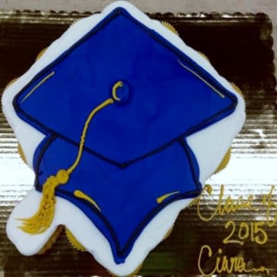 Graduation Cap Cupcake Cake 