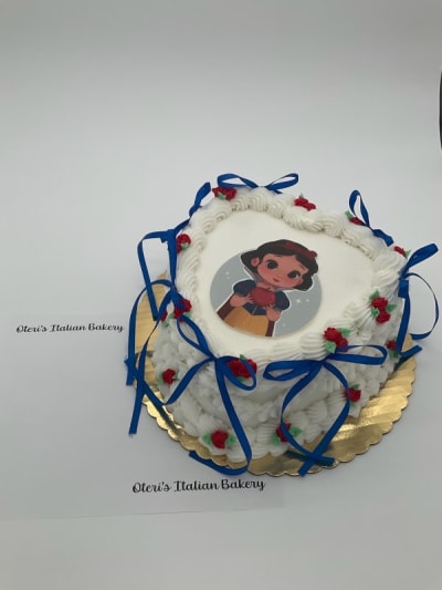 Snow White Themed Heart Cake
