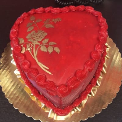 Heart Shaped Cake with Airbrushed Rose