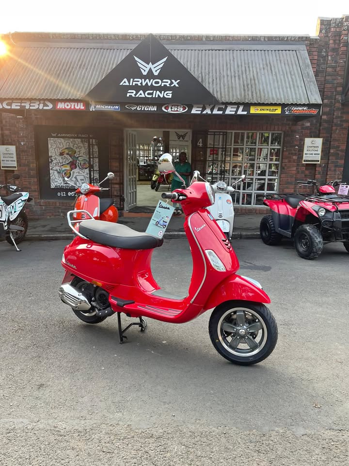 Vespa Scooter VXL 150