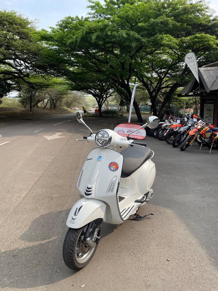 Vespa Scooter Primavera 150 ABS view 1