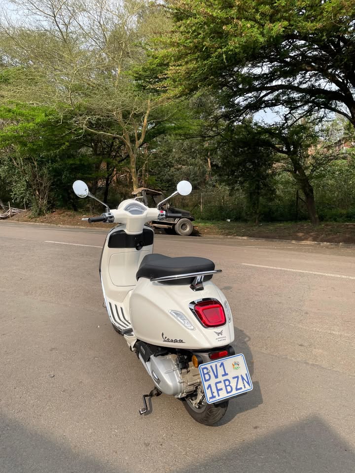 Vespa Scooter Primavera 150 ABS view 3