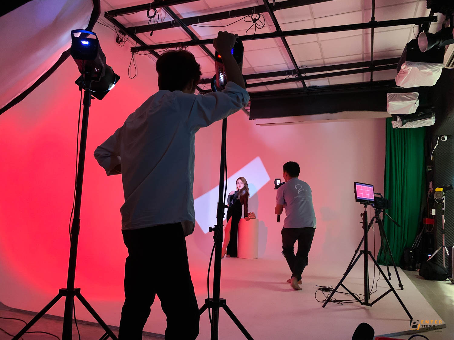 Hợp tác cùng Local Brand XYZ