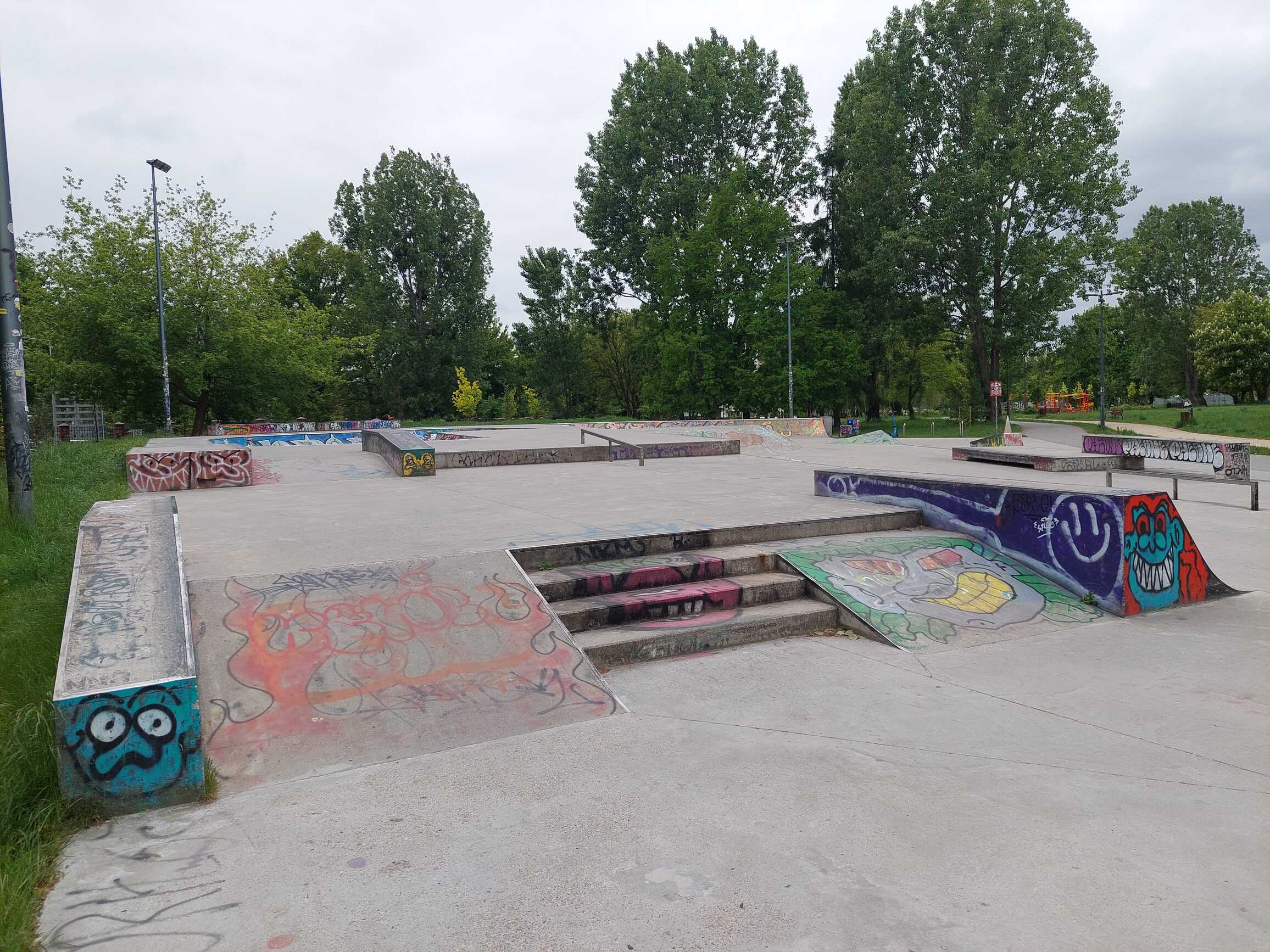 Warsaw - Park Pięciu Sióstr - Image 4 of 13