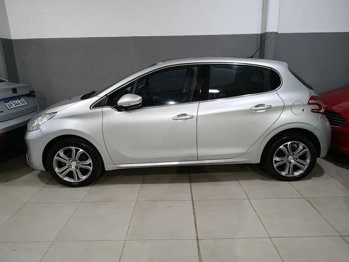 Peugeot 208 - 2015
