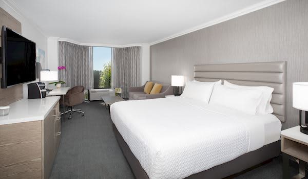 5,000 Bonus Point Package + Breakfast: 5,000 Bonus Points per stay & breakfast each day 5,000 Bonus Point Package + Breakfast: 5,000 Bonus Points per stay & breakfast each day
