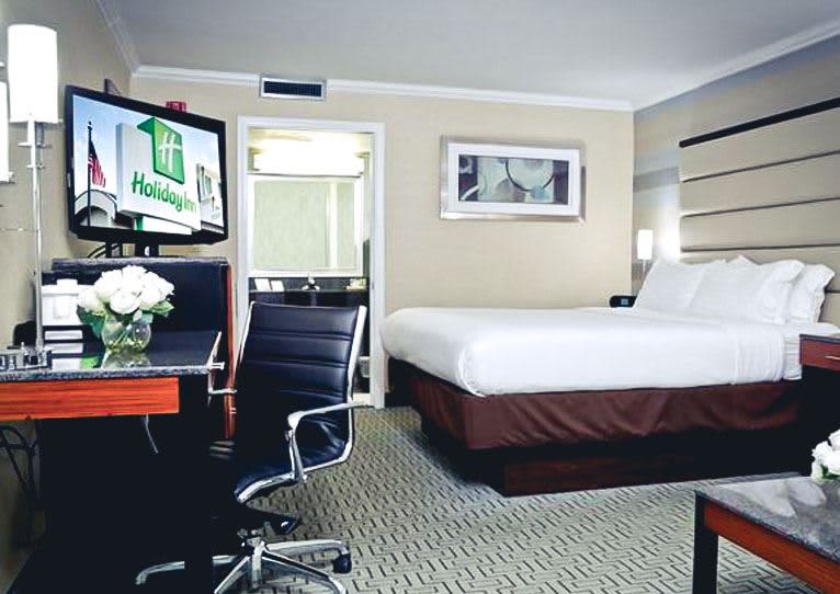 Comfortable Long Island Hotel Accommodations Holiday Inn Plain View