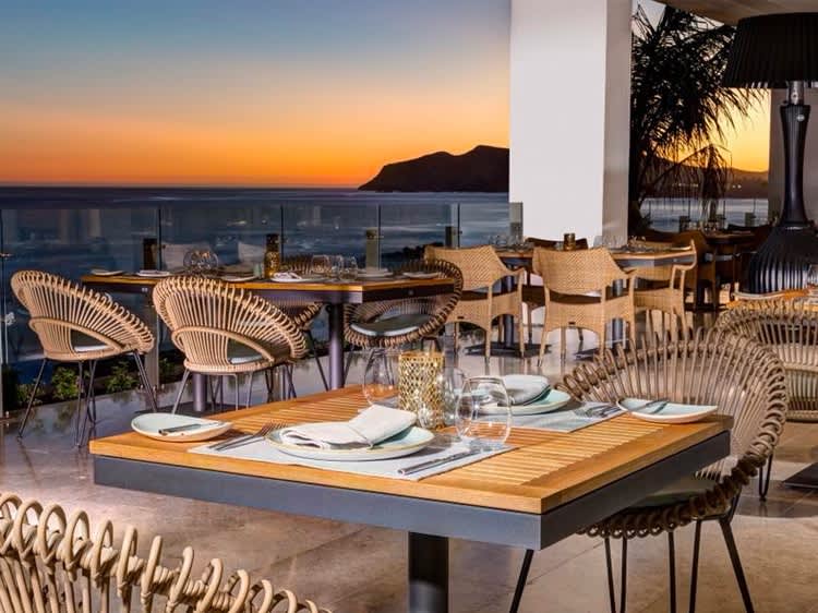 Beachfront Restaurants Bars In Puerto Vallarta Velas Vallarta