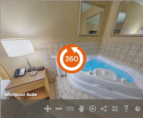 King Whirlpool Suite of LivINN Hotel Cincinnati / Sharonville Convention Center
