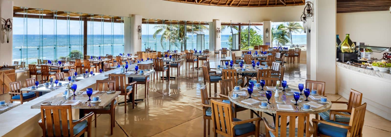 Descubra el restaurante Azul, un restaurante frente al mar en Riviera