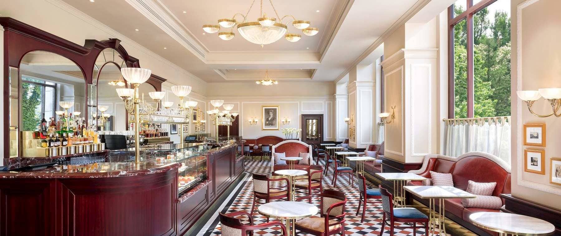 Café Bristol, Warszawa. Legendarna kawiarnia w sercu Warszawy