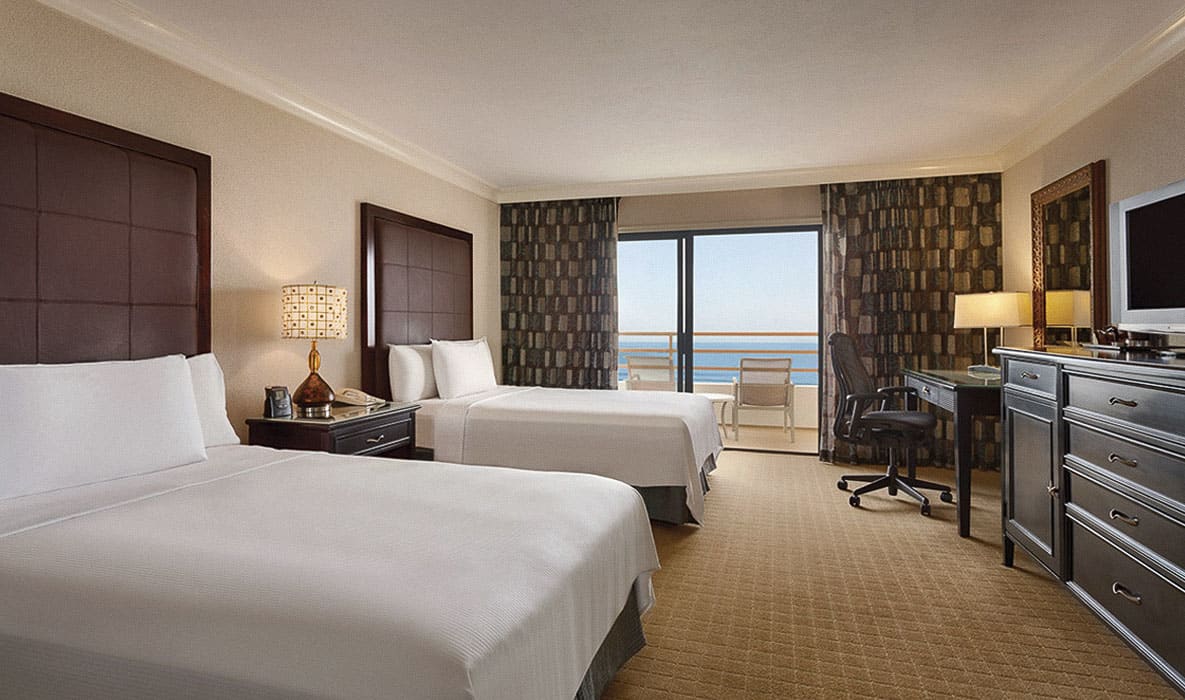 Luxury Resort in Huntington Beach - The Waterfront Beach ...