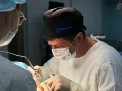 «Иногда отказываю пациентам и отправляю к психологу»: пластический хирург — о том, кому и что можно менять