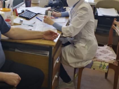 Свершилось, птичий грипп впервые убил человека: как распознать больную птицу и велик ли риск заболеть