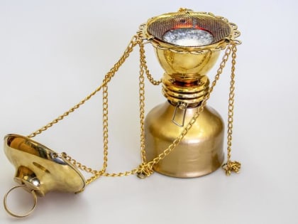 "Излучает запах ладана и тепло": бездымное долговечное кадило изобрели российские ученые