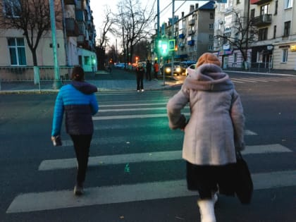 QR-код без укола, массовая драка детей-хоккеистов, притворяются утюгами: важное к этому часу