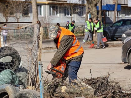 В Промышленном районе Самары на уборку дворов вышли около 1 800 человек