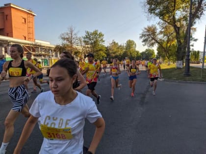 В Самаре легкоатлетический марафон на Кубок главы города объединил 2,5 тысячи спортсменов и любителей